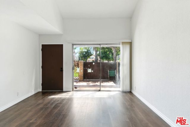 8333 Columbus Avenue, North Hills CA: https://media.crmls.org/mediaz/7b942cc0-b7d8-49b6-89de-b1797b26dfcb.jpg