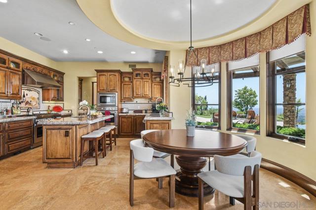 19557 Fortuna Del Este, Escondido CA: https://media.crmls.org/mediaz/7b94680b-4b4c-4f0c-bd4f-02b6f1b98ea7.jpg