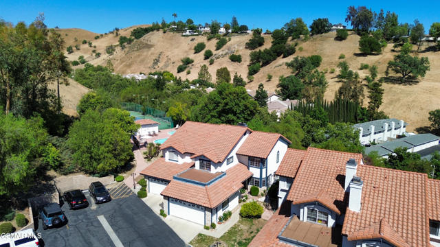 5964 Ruthwood Drive, Calabasas CA: https://media.crmls.org/mediaz/7b947e80-a11b-471c-9a89-b8f0907d8f26.jpg