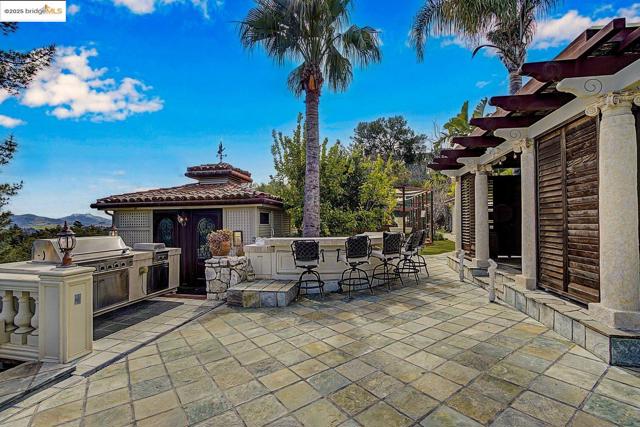 4146 Canyon Rd, Lafayette CA: https://media.crmls.org/mediaz/7b94c566-076f-4024-b281-7a7ce08f80f0.jpg