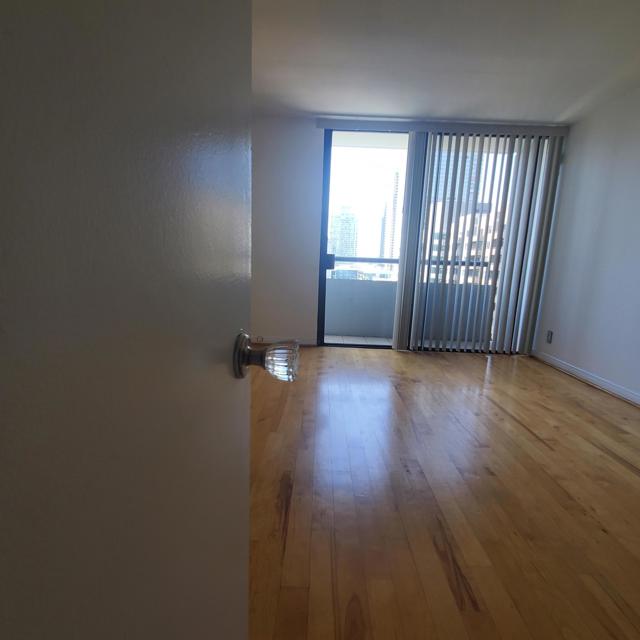 600 W 9th Street, Los Angeles CA: https://media.crmls.org/mediaz/7b956788-52ab-4b3c-bc5e-cda2dc385b05.jpg