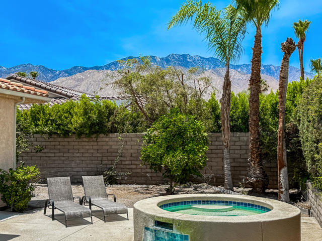 2450 Quincy Way, Palm Springs CA: https://media.crmls.org/mediaz/7b957297-117d-49d9-917c-e95a3757b668.jpg