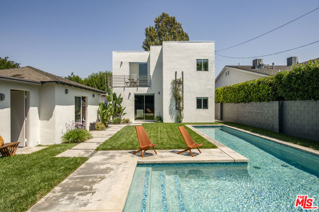 4947 Varna Avenue, Sherman Oaks CA: https://media.crmls.org/mediaz/7b959c53-7bcc-4a71-8e21-0b74f2793b61.jpg