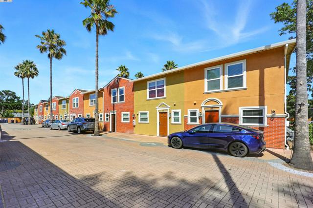 865 Carlisle Way, Sunnyvale CA: https://media.crmls.org/mediaz/7b95a9b0-376e-484e-a2ad-8cebb02c7cca.jpg