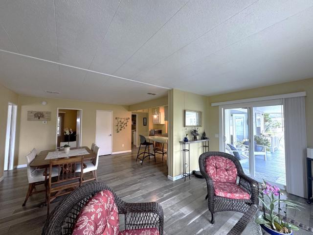 15 Dolphin Court, Half Moon Bay CA: https://media.crmls.org/mediaz/7b95d0ee-4b9b-4ce9-b5a2-745328034ab8.jpg