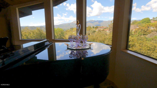 2442 Valley Meadow Drive, Oak View CA: https://media.crmls.org/mediaz/7b95f9d6-0bd5-4a56-9a5b-6f4eab04439d.jpg