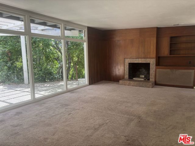 645 Walther Way, Los Angeles CA: https://media.crmls.org/mediaz/7b96f5fa-aba7-4dd4-a275-3dca14859d44.jpg