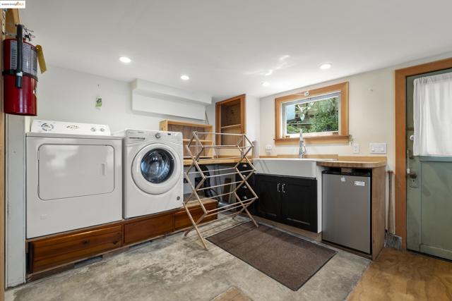 1001 Cragmont Ave, Berkeley CA: https://media.crmls.org/mediaz/7b9704c1-d654-48ae-8360-f4ad6324e1ec.jpg