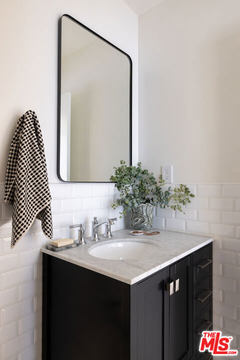 4046 Wasatch Avenue, Los Angeles CA: https://media.crmls.org/mediaz/7b973c3d-daa9-4b9e-a878-365061d9f74f.jpg