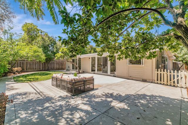 3845 Corina Way, Palo Alto CA: https://media.crmls.org/mediaz/7b9766bf-d1bd-447d-8dc1-a2133067d929.jpg