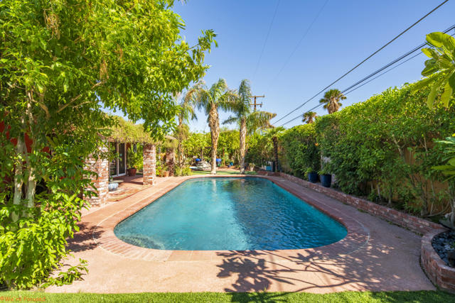 14 Gary Circle, Palm Springs CA: https://media.crmls.org/mediaz/7b979c66-785b-4a58-a15b-56304d461df8.jpg