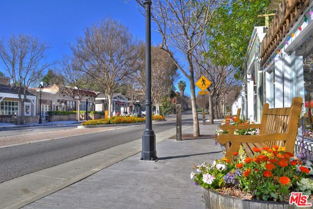 23637 Park Belmonte, Calabasas CA: https://media.crmls.org/mediaz/7b9938e8-ebf4-4c1c-b470-26f499060bcf.jpg