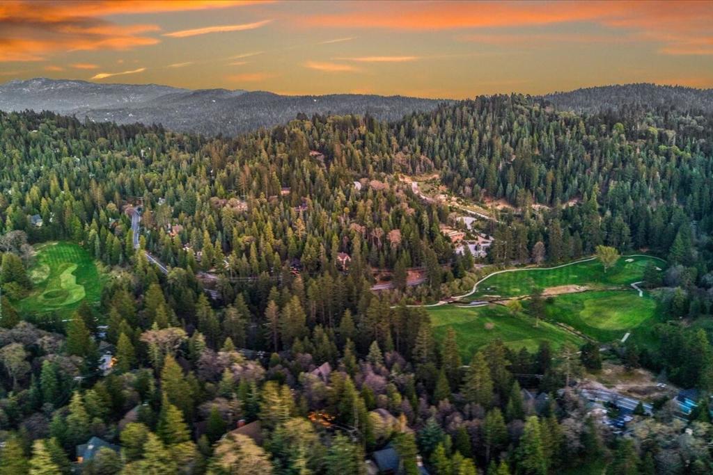 https://media.crmls.org/mediaz/7b995ad4-74f8-42d8-b9c2-55338b575374.jpg?preset=X-Large
