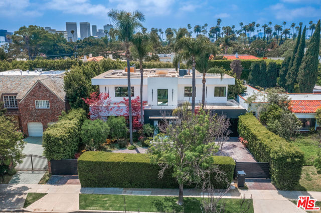 511 N Rexford Drive, Beverly Hills CA: https://media.crmls.org/mediaz/7b99c18c-6439-4254-b74e-3723a8209171.jpg