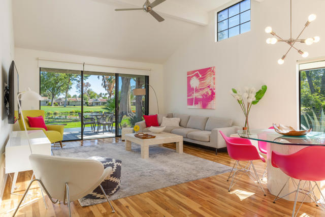 2910 Calle Loreto, Palm Springs CA: https://media.crmls.org/mediaz/7b99c38f-020f-49db-8b31-d3d7a3671806.jpg