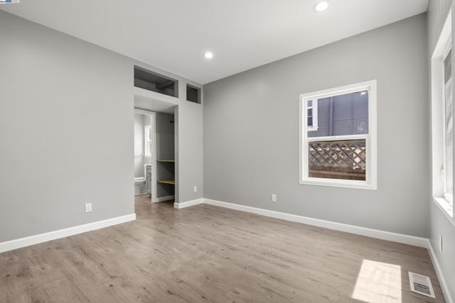 193 W Macarthur Blvd, Oakland CA: https://media.crmls.org/mediaz/7b9a0855-377b-4017-9c12-01e7dad35fd2.jpg