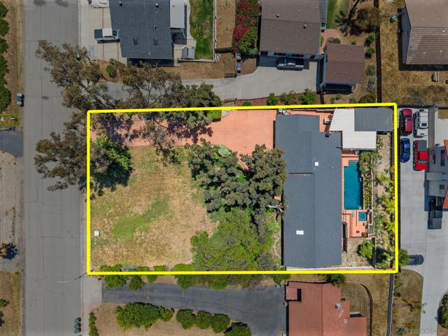 925 Moody Dr, Escondido CA: https://media.crmls.org/mediaz/7b9a4a8a-534a-4f60-bbf9-fc4ba7248115.jpg