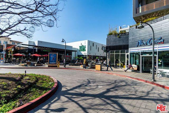 5350 Playa Vista Drive, Playa Vista CA: https://media.crmls.org/mediaz/7b9a8610-19be-44dc-ba2b-98c59dcb665d.jpg