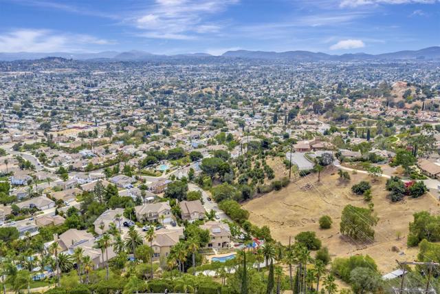 2106 Zachary Gln, Escondido CA: https://media.crmls.org/mediaz/7b9a8b74-e069-4a7b-99d1-3e1c499f61e5.jpg