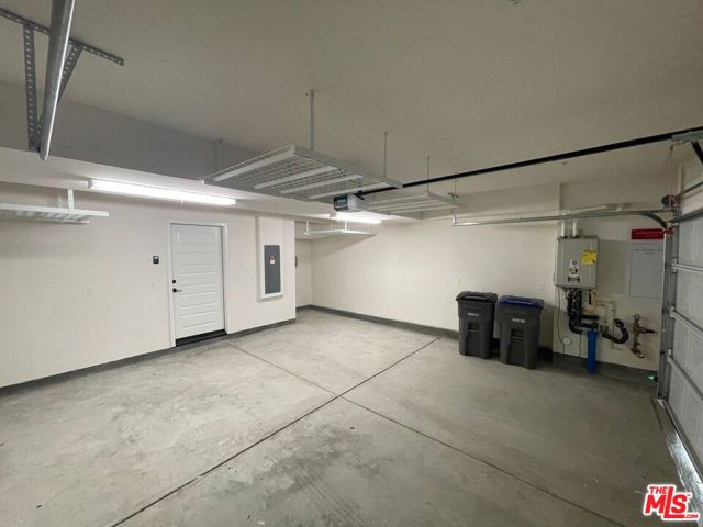 Garage w/ plenty of storage