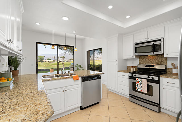 80471 Oak Tree, La Quinta CA: https://media.crmls.org/mediaz/7b9ac250-404d-41c5-a4db-9c803ab256cf.jpg