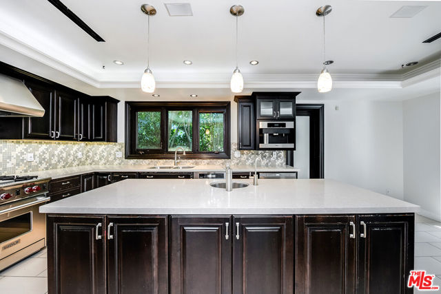 1600 Benedict Canyon Drive, Beverly Hills CA: https://media.crmls.org/mediaz/7b9aed0e-5dd6-4f9d-9b85-f416631a7f9c.jpg