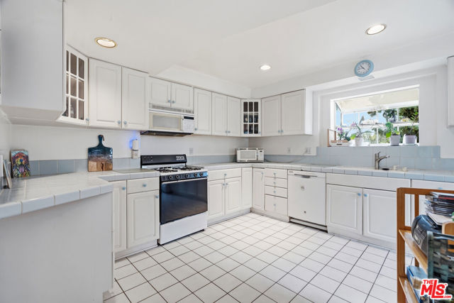 16809 Armstead Street photo 8