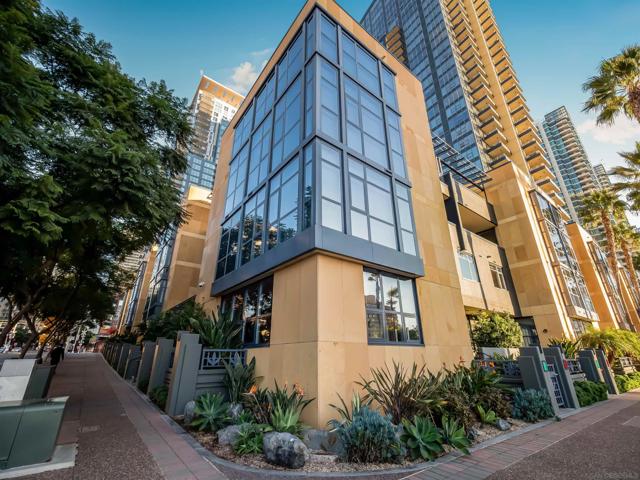 1325 Pacific Hwy, San Diego CA: https://media.crmls.org/mediaz/7b9bcad1-ba32-415f-954d-9cf3d8b97e56.jpg