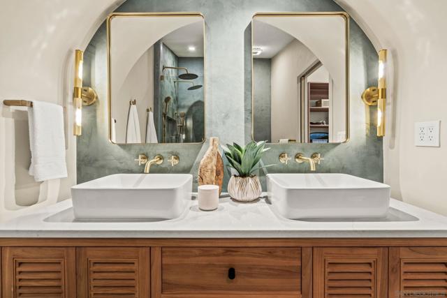 1566 Evergreen St, San Diego CA: https://media.crmls.org/mediaz/7b9c2d8d-fd8f-4cd9-86b5-9984a5ca75d3.jpg