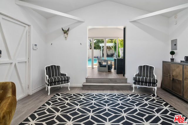 4909 Encino Terrace, Encino CA: https://media.crmls.org/mediaz/7b9ca1c8-7920-4de2-b3d0-2aff6d2aaf8d.jpg