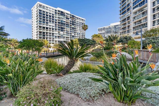 1810 Avenida Del Mundo, Coronado CA: https://media.crmls.org/mediaz/7b9cd340-11d0-4ece-9f2c-48dcf5a5cd2f.jpg