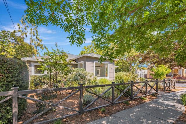 371 Jeter Street, Redwood City CA: https://media.crmls.org/mediaz/7b9cfb7d-6173-46f7-8a41-c9652c38457b.jpg