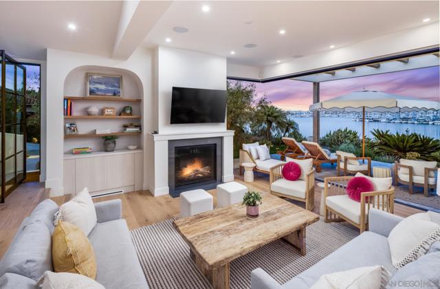 755 Rosecrans St, San Diego CA: https://media.crmls.org/mediaz/7b9cfca2-f471-43eb-b9b7-8217a154424a.jpg