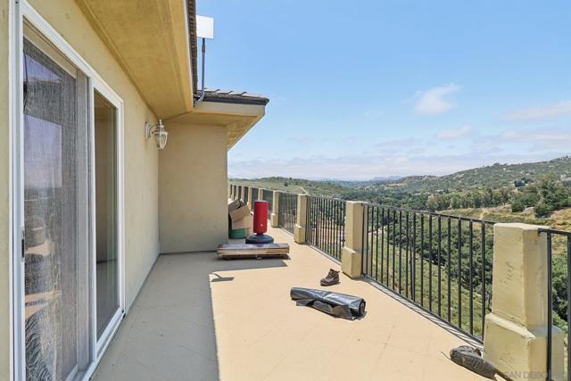 19075 Caesar Drive, Ramona CA: https://media.crmls.org/mediaz/7b9d3d4d-9e35-46b5-828f-f7cccd200fe8.jpg