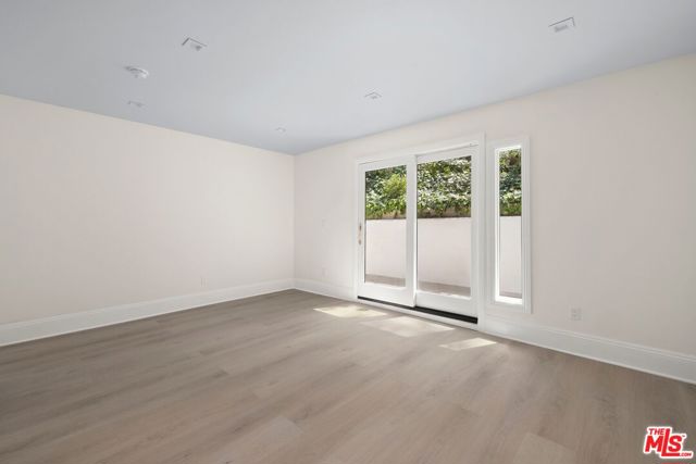 1727 Stone Canyon Road, Los Angeles CA: https://media.crmls.org/mediaz/7b9d4d6a-6e9a-4a64-9712-e6e97858cab0.jpg