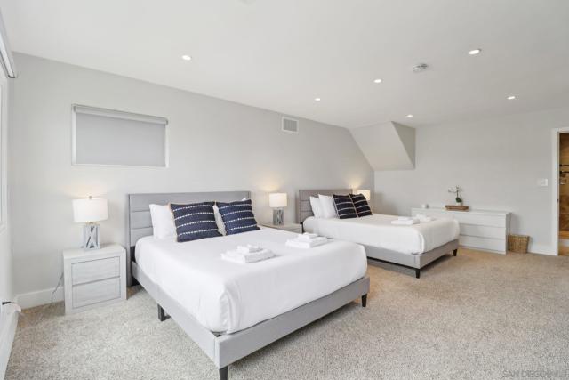 4611 Santa Cruz Ave, San Diego CA: https://media.crmls.org/mediaz/7b9dc005-b820-4d54-a355-6fe87347b94c.jpg