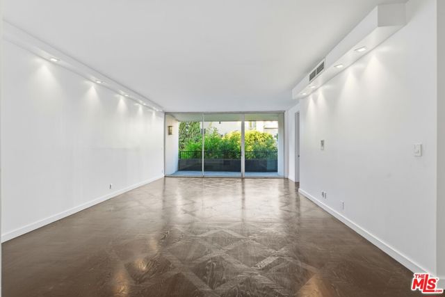 1100 Alta Loma Road, West Hollywood CA: https://media.crmls.org/mediaz/7b9dfe58-2293-4fba-831b-db1e72b9a141.jpg