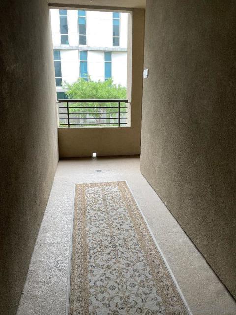 1465 C St, San Diego CA: https://media.crmls.org/mediaz/7b9e063d-1bd4-4e72-8f31-907b811f856b.jpg
