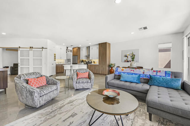 78189 Kensington Avenue, Palm Desert CA: https://media.crmls.org/mediaz/7b9e14fc-f427-49ad-bd95-96ab32564fca.jpg