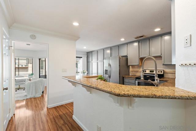 4347 Nobel Dr, San Diego CA: https://media.crmls.org/mediaz/7b9e2929-e366-44dc-941e-0c40a6ec38ec.jpg