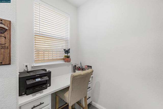 158 Wooley Creek Way, Brentwood CA: https://media.crmls.org/mediaz/7b9e32a9-aefd-443e-822e-078abf530207.jpg