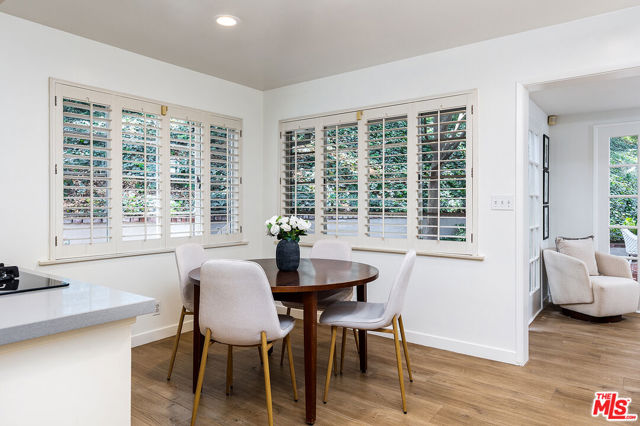 1215 Linda Ridge Lane, Pasadena CA: https://media.crmls.org/mediaz/7b9e4375-1bb0-405a-9d8d-5c28d62eae5a.jpg