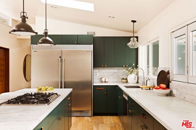 3019 Surry Street, Los Angeles CA: https://media.crmls.org/mediaz/7b9e8716-1a7f-429d-853d-e424e05e984d.jpg