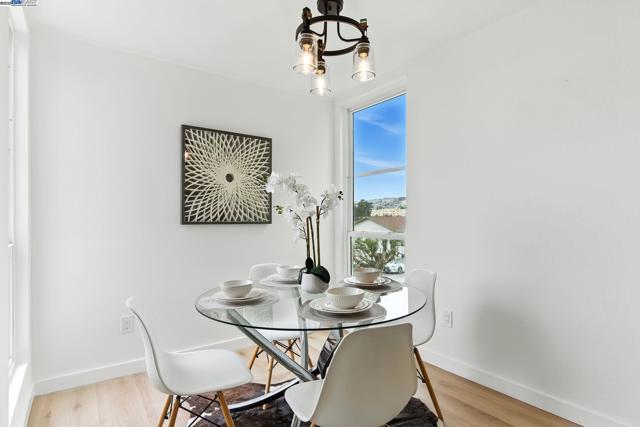 100 Byrne St, Daly City CA: https://media.crmls.org/mediaz/7b9f1f48-8184-427e-bae1-6a9e0c95bf25.jpg