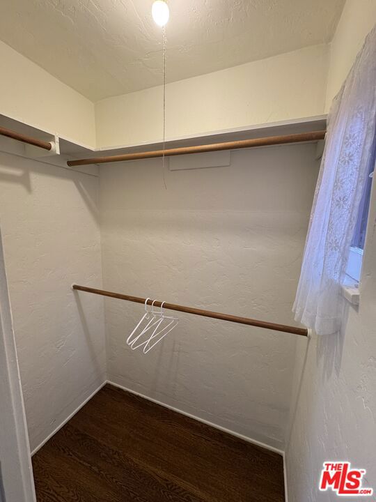2437 Granville Avenue, Los Angeles CA: https://media.crmls.org/mediaz/7b9f3844-6cf3-4a89-9473-acb5ef09b403.jpg