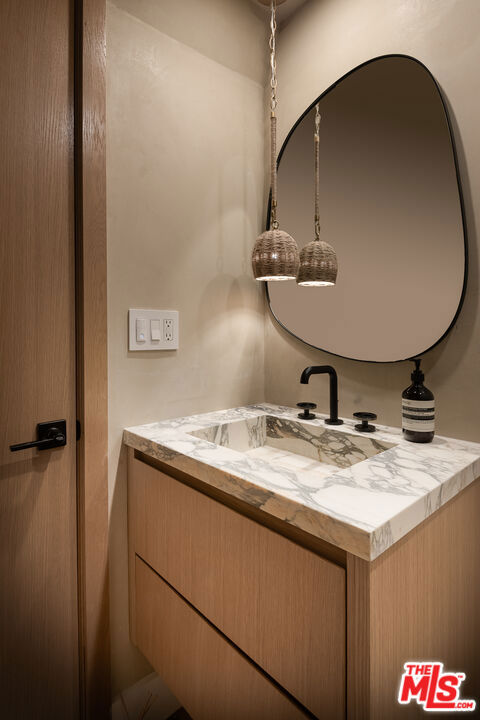 3977 Oeste Avenue, Studio City CA: https://media.crmls.org/mediaz/7b9f3ed1-0aaf-48af-babd-5285b8231ecd.jpg