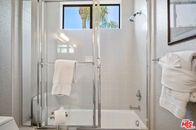 6 Rocky Lane, Rancho Mirage CA: https://media.crmls.org/mediaz/7b9f8ba6-4f8e-4d18-a265-e26292f5da6b.jpg