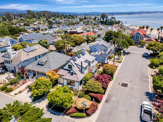 5005 Emerald Street, Capitola CA: https://media.crmls.org/mediaz/7b9fa7ce-3195-4626-b9e9-e9c9964cfb31.jpg
