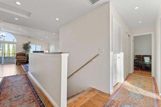6543 Skyfarm Drive, San Jose CA: https://media.crmls.org/mediaz/7b9fac1e-21fb-4f66-a90e-af6a95ffd600.jpg