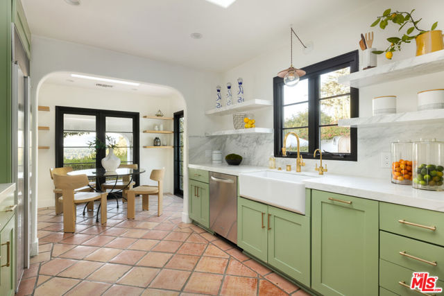 3646 Sunswept Drive photo 5